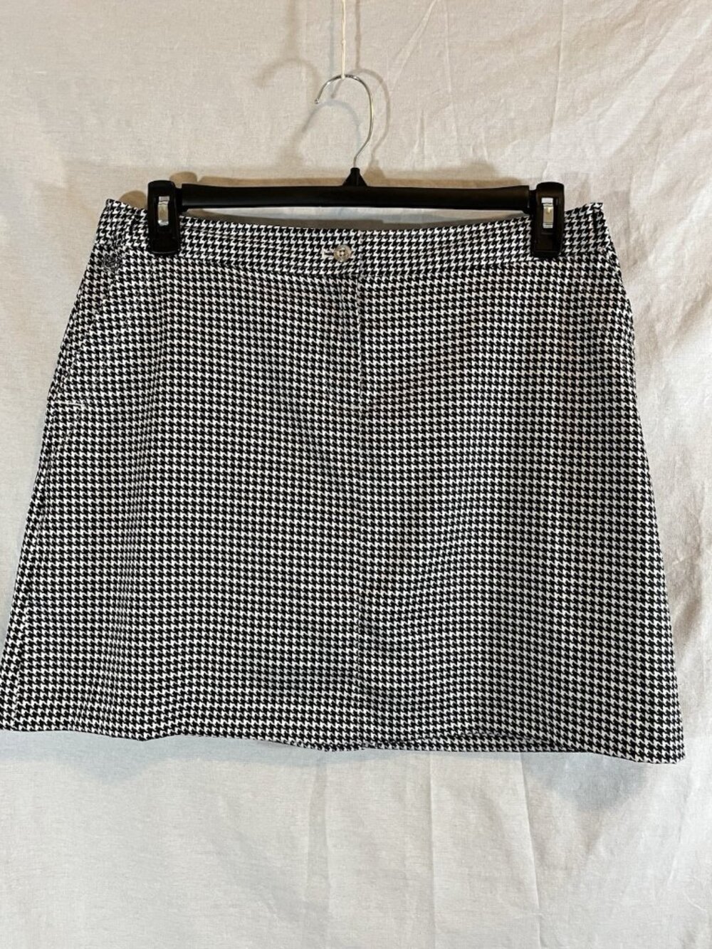 IZOD Perform Women’s Size 10 Black & White Houndstooth Skort